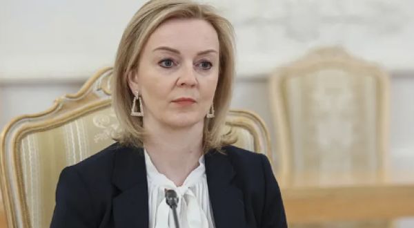 英国外交大臣宣布禁止向俄罗斯提供服务出口
