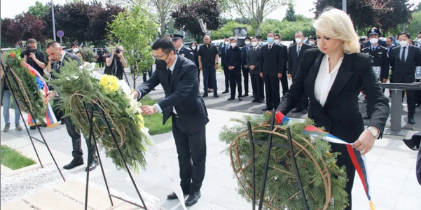 驻塞尔维亚使馆举行我驻南联盟使馆遭遇轰炸23周年纪念活动