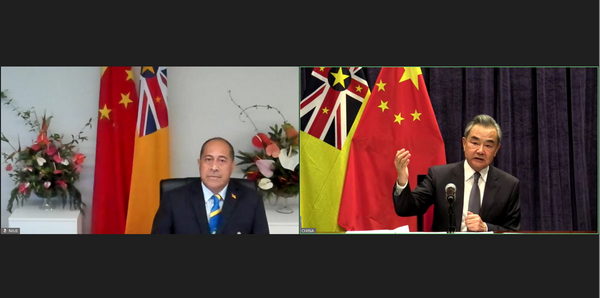王毅同纽埃总理兼外长塔格拉吉举行视频会晤