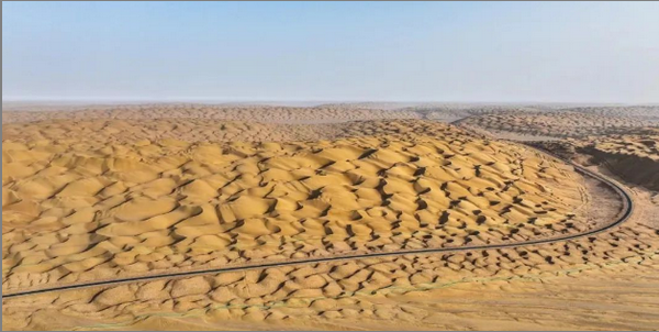 今日通车！穿越“死亡之海”的沙漠公路是怎样建成的