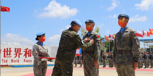 中国第20批赴黎巴嫩维和部队官兵被授予联合国“和平勋章”