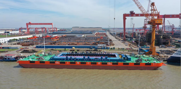 “奋力”轮抵达上海 长江口二号古船整体打捞出水“倒计时”