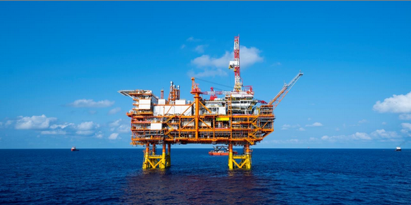 亚洲最大海上石油生产平台完成浮托安装