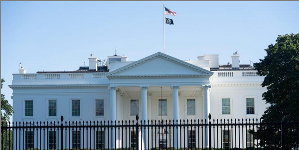 美国总统拜登签署《通胀削减法案》