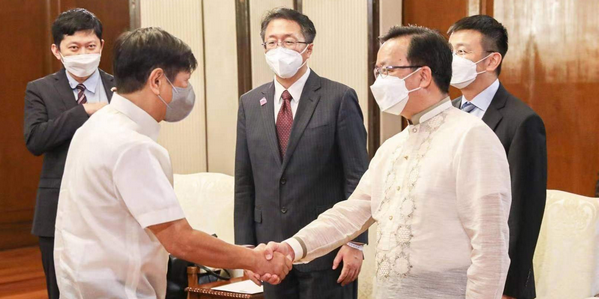 菲律宾总统马科斯重申菲方坚持一个中国政策