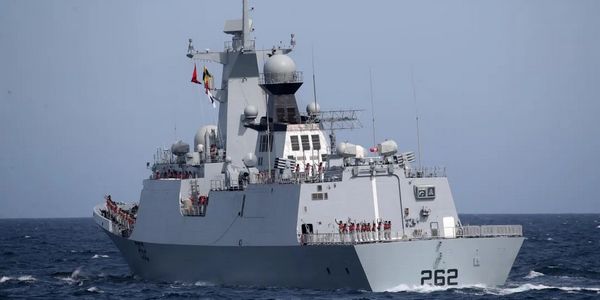 巴基斯坦海军与中国合作建造的第二艘054A/P型护卫舰正式加入舰队