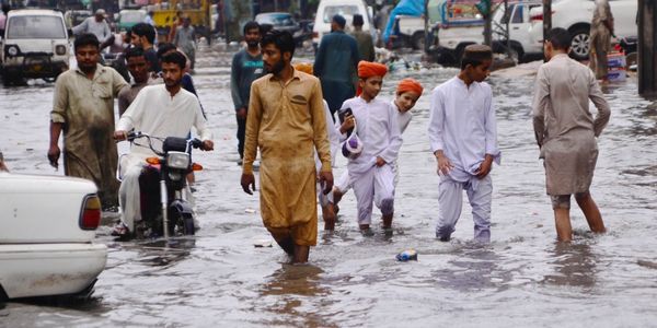 巴基斯坦洪灾已致近千人丧生