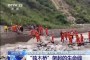 “独木桥”架起生命线 直击四川泸定6.8级地震救援一线