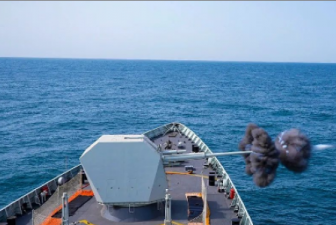 开火！海军第41批护航编队组织实际使用武器训练