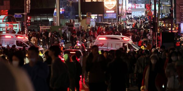 韩国首尔梨泰院踩踏事故已致149人死亡76人受伤