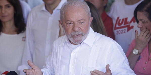 巴西总统大选结果出炉 劳工党候选人卢拉以微弱优势胜出