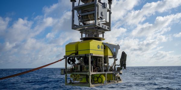 4308米！“探索二号”科考船携深海浮游式作业平台完成海试