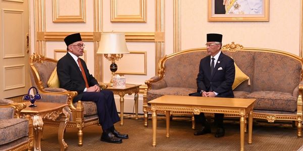 马来西亚新总理就职后首次觐见最高元首