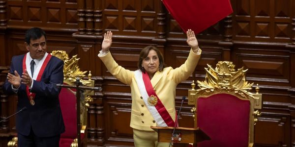 秘鲁政坛“地震”　新总统重任在肩