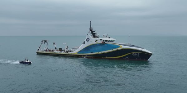 全球首艘智能型无人系统科考母船“珠海云”正式交付使用