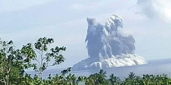 瓦努阿图一座海底火山喷发