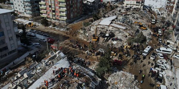奇迹，点亮生的希望——土叙地震救援的三个瞬间
