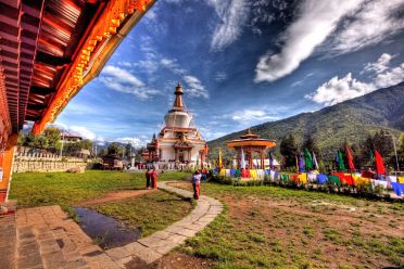 中国在与不丹的边境兴建居民新村，印度被切香肠，深感惊恐